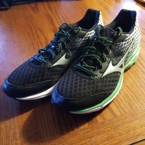 Mizuno Wave Rider running shoes 13 m